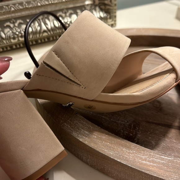 Gianni Bini neutral slides- size 7 - Picture 6 of 6